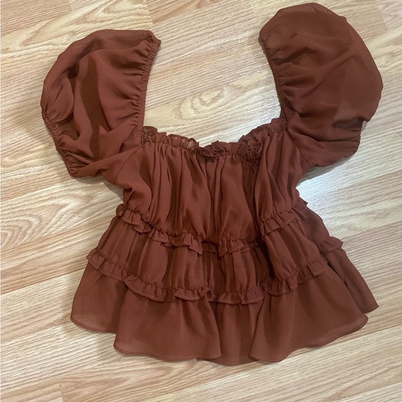 ASTR The Label Nutmeg ruched ruffle short sleeve top stretch chiffon lined brown - Picture 2 of 8